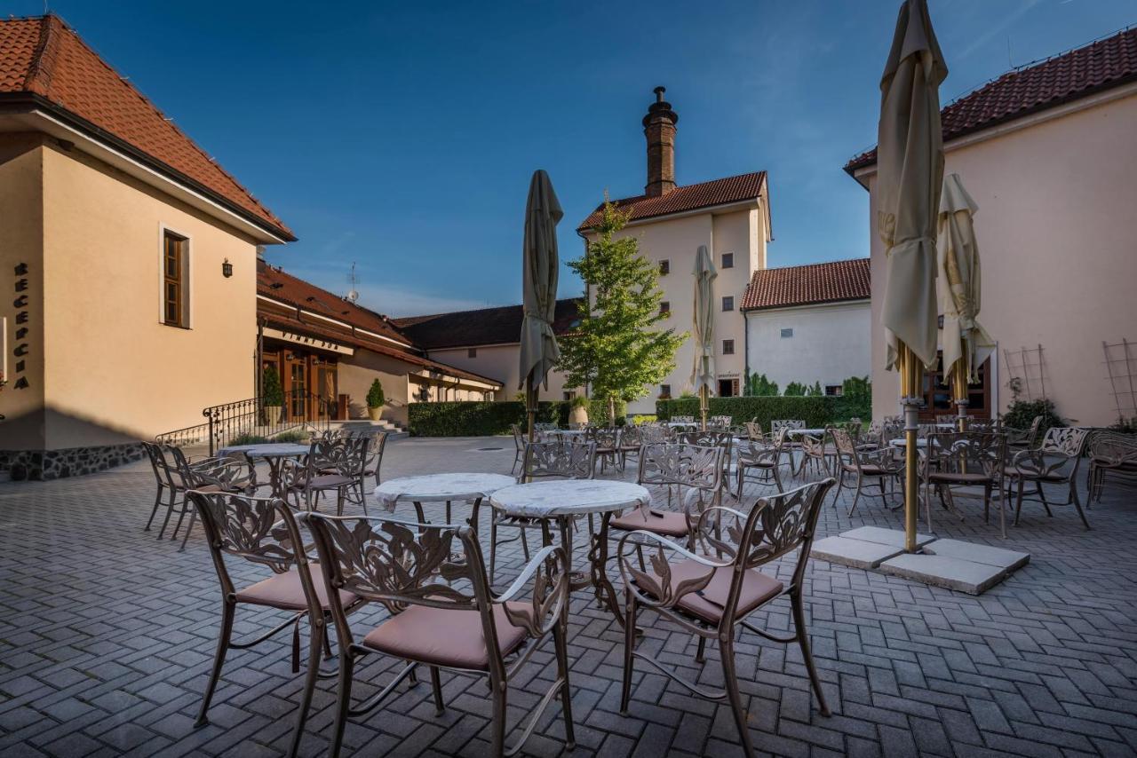 科拉科瓦尼城堡酒店 Krakovany 外观 照片