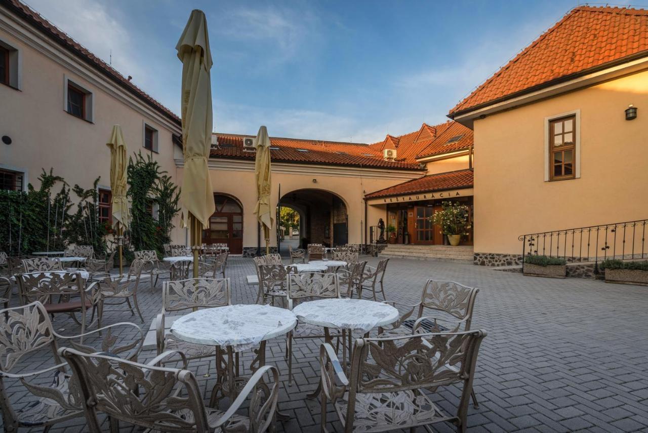 科拉科瓦尼城堡酒店 Krakovany 外观 照片