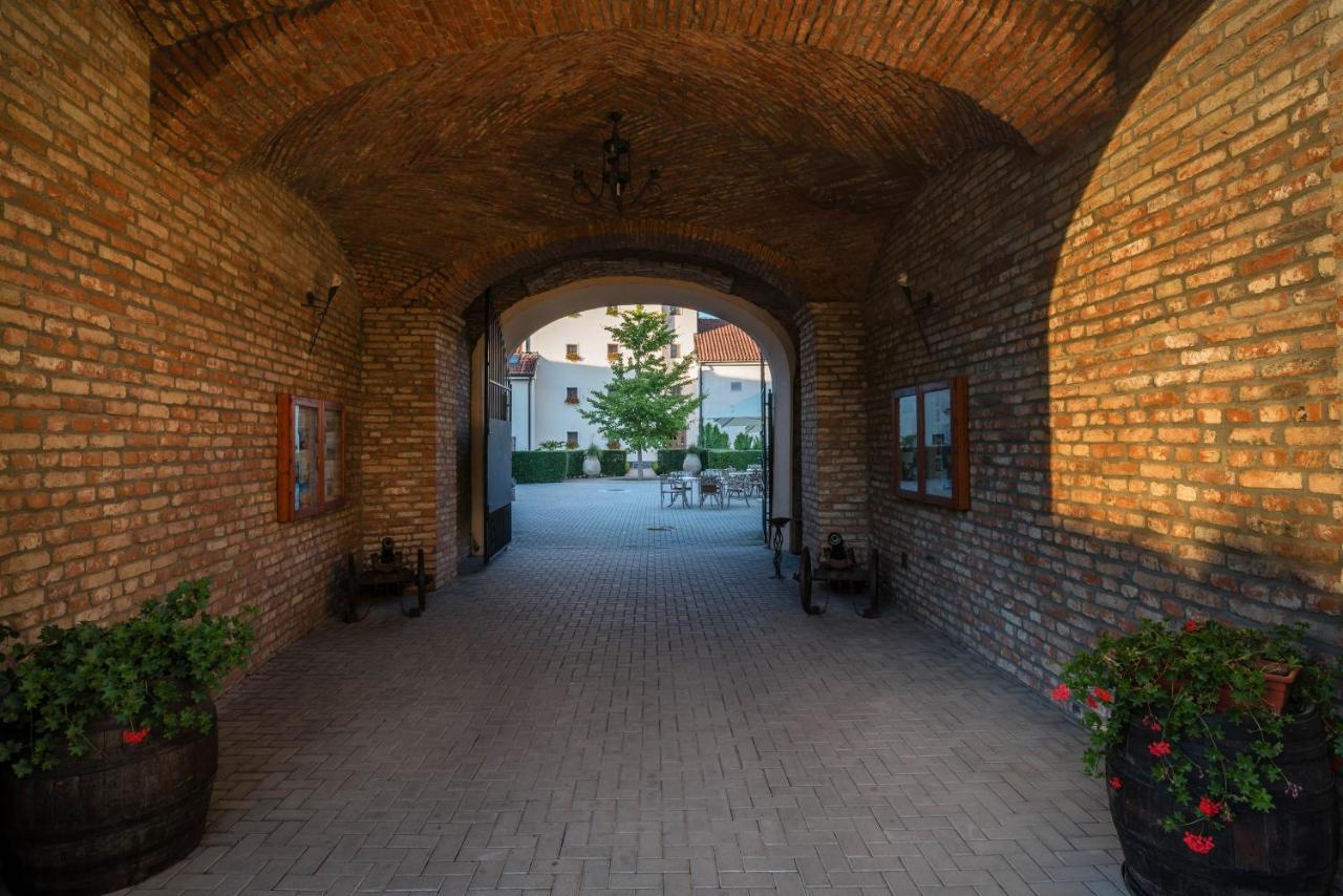 科拉科瓦尼城堡酒店 Krakovany 外观 照片